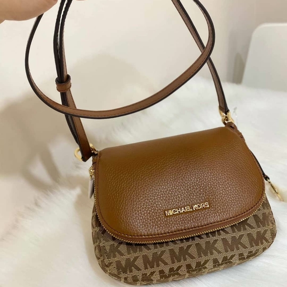 MICHAEL KORS BEDFOLD SMALL CROSSBODY - Picture 2 of 7